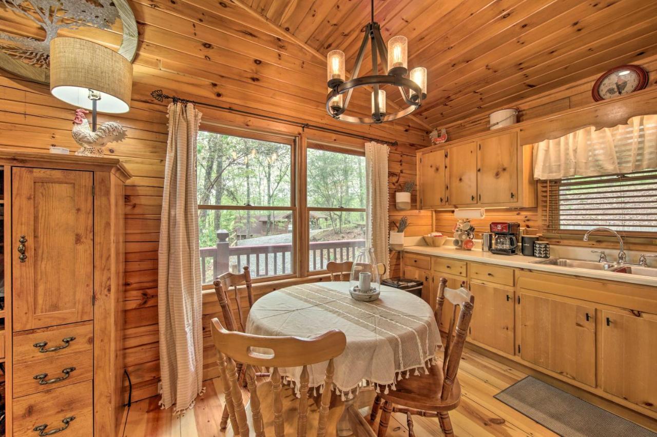 Peaceful Blue Ridge Cabin With Decks And Fire Pit Экстерьер фото