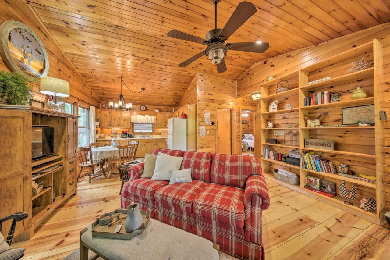 Peaceful Blue Ridge Cabin With Decks And Fire Pit Экстерьер фото