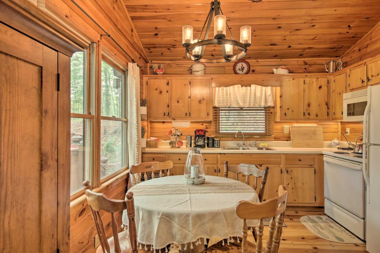 Peaceful Blue Ridge Cabin With Decks And Fire Pit Экстерьер фото