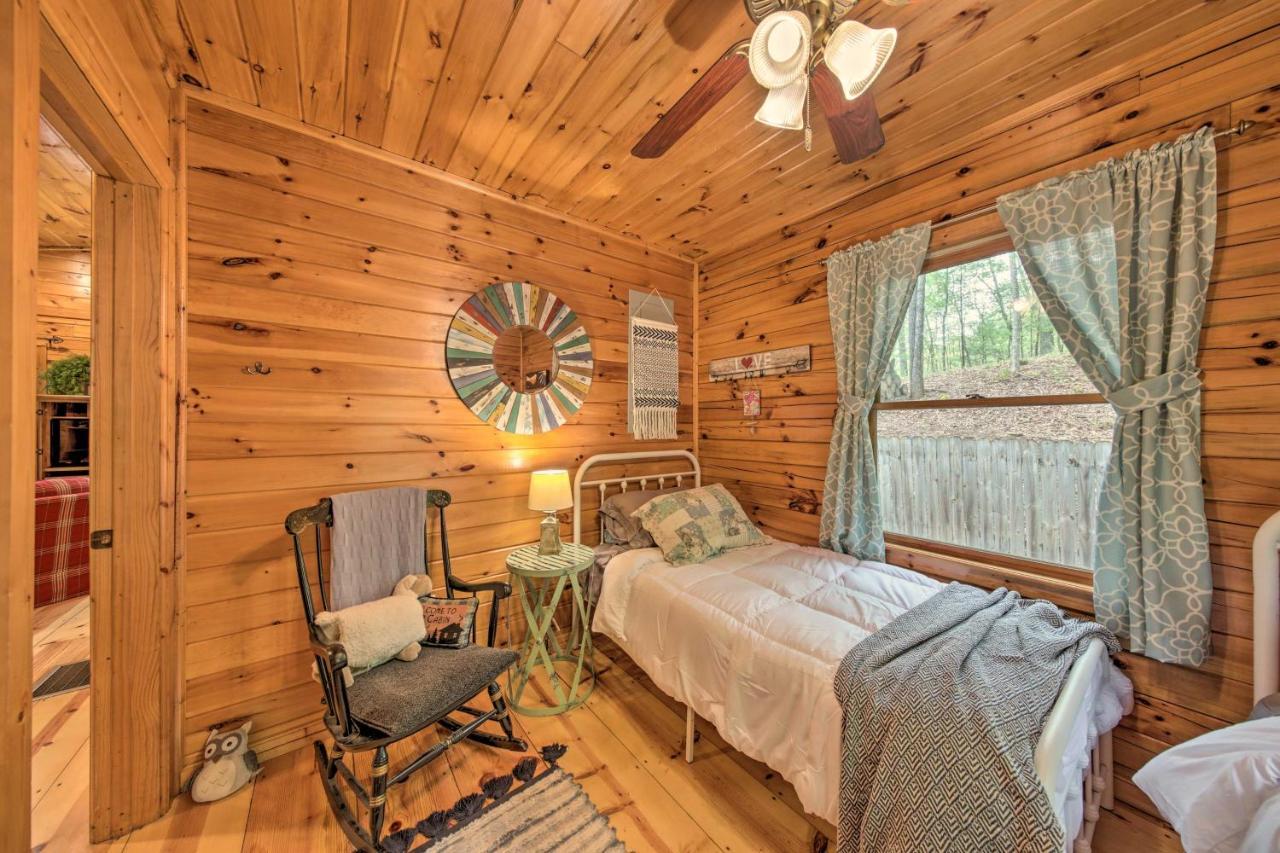Peaceful Blue Ridge Cabin With Decks And Fire Pit Экстерьер фото