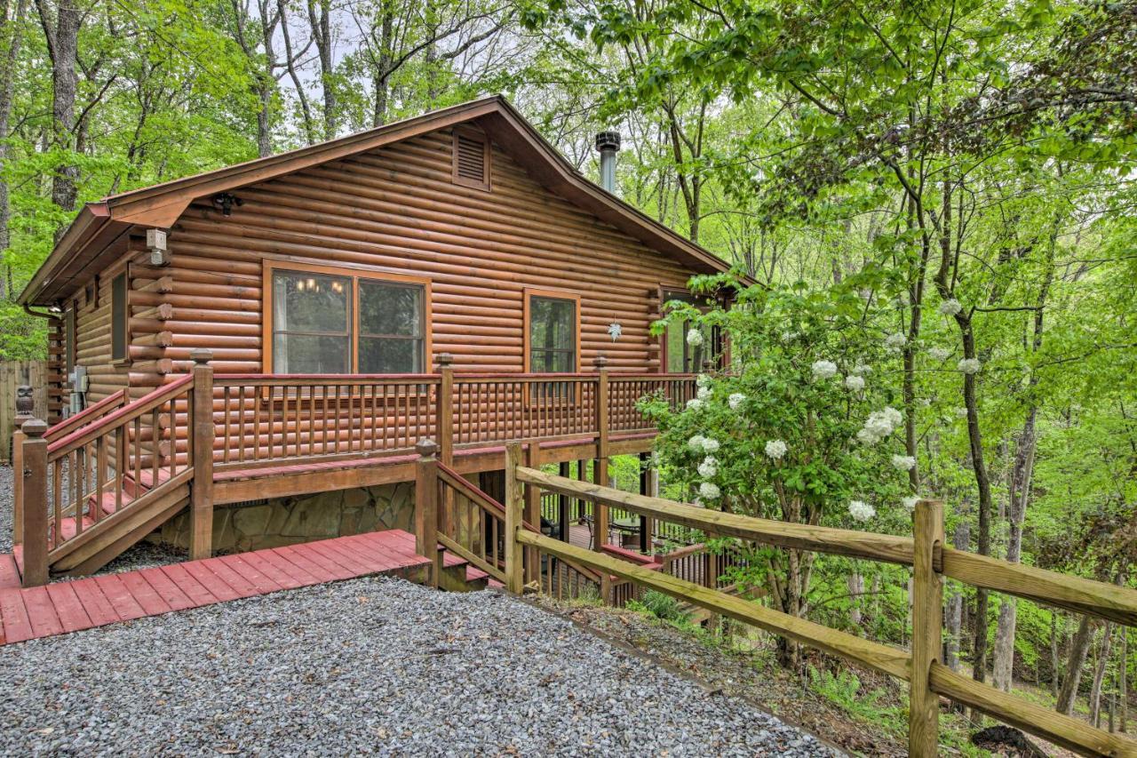 Peaceful Blue Ridge Cabin With Decks And Fire Pit Экстерьер фото