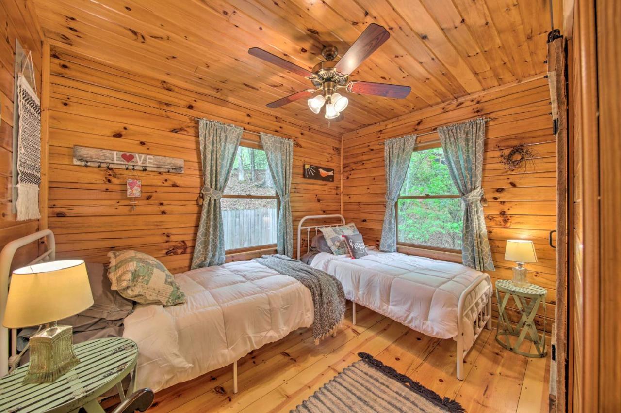 Peaceful Blue Ridge Cabin With Decks And Fire Pit Экстерьер фото
